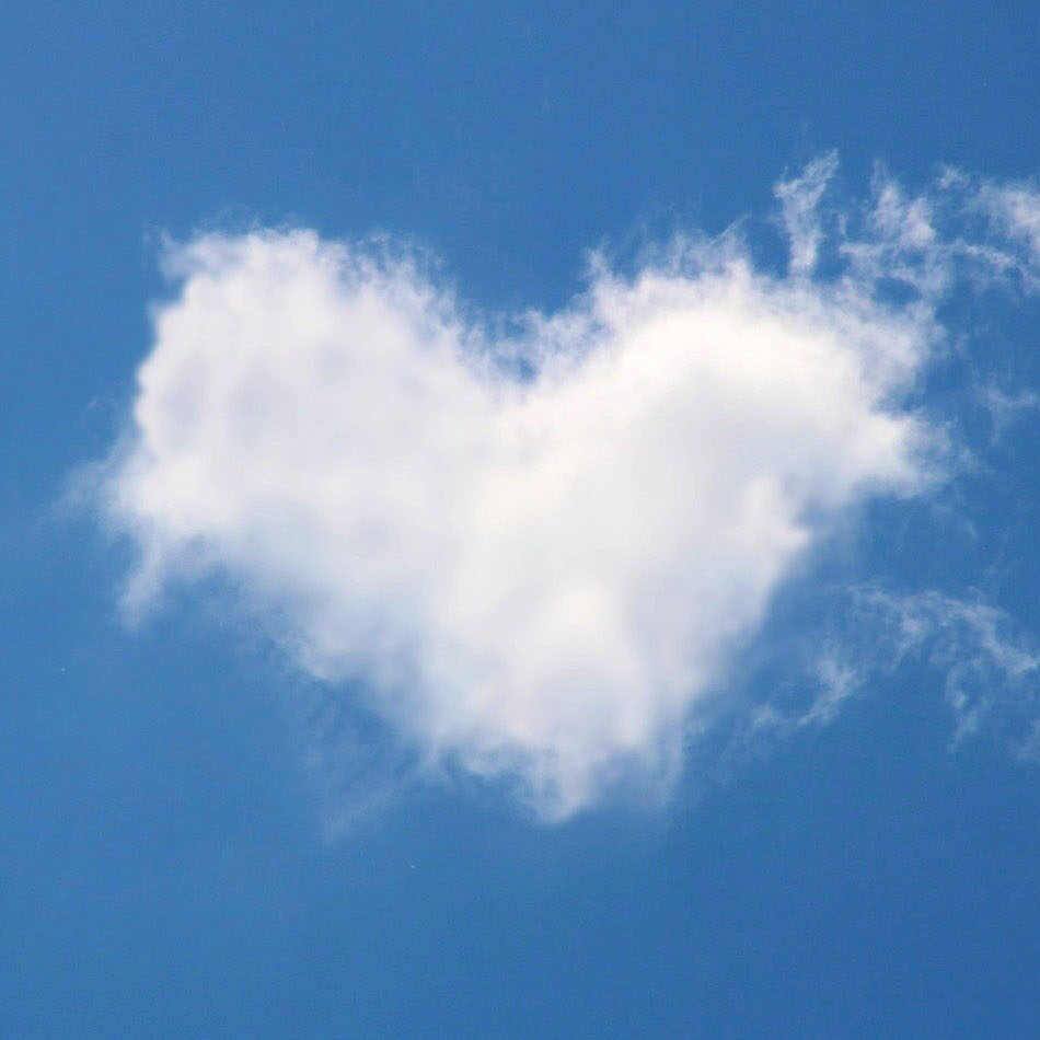 Photo of a heart-shaped cloud in a blue sky